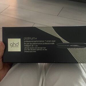 New in box GHD Platinum+ Black Smart Styler